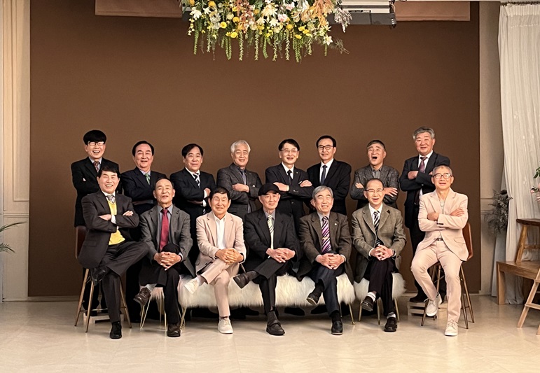 함께내일 바디프로필 단체 사진.jpg