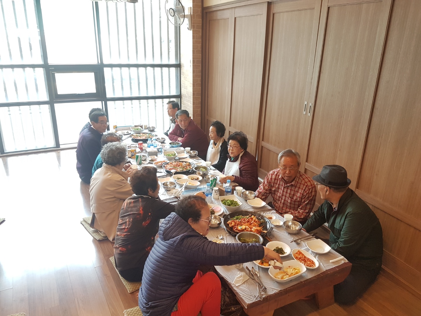 3월 외식지원 점심식사.jpg