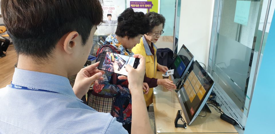 The Senior(선배)봉사단 어르신 첫날 (10).jpg