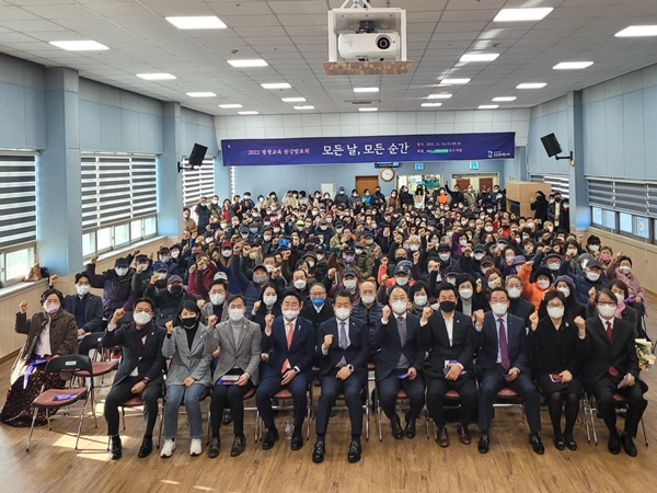 1. 2022년 평생학습 종강발표회 단체사진1.jpg